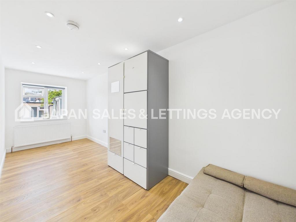 Apartment in London - View 3