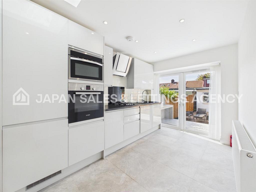 Apartment in London - View 4