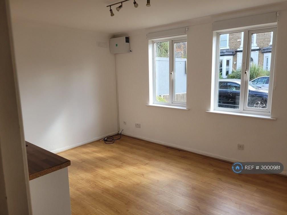 Apartment in London - View 2