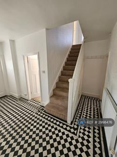 4 bedroom semi-detached house to rent, Grosvenor Road, Newcastle, ST5