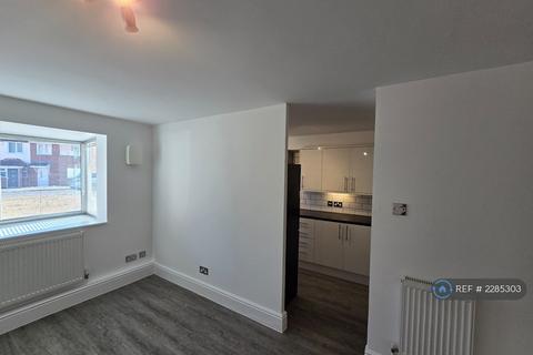 1 bedroom flat to rent, Braithwaite Avenue, Romford, RM7