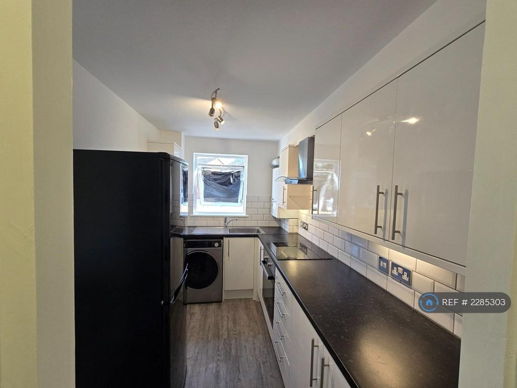 Apartment in Romford - View 2