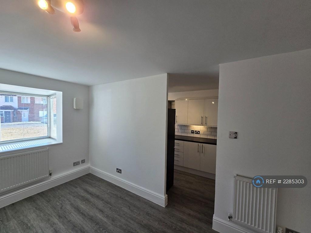 Apartment in Romford - View 5