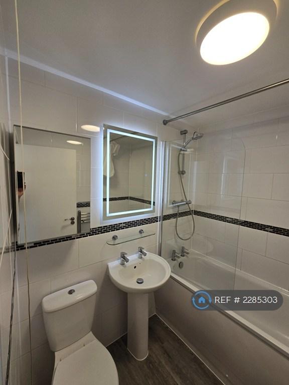 Apartment in Romford - More