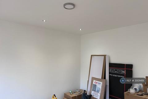3 bedroom bungalow to rent, Windermere Crescent, Worthing, BN12