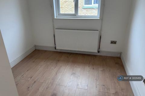 3 bedroom bungalow to rent, Windermere Crescent, Worthing, BN12