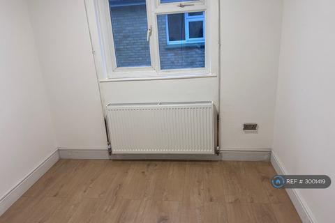 3 bedroom bungalow to rent, Windermere Crescent, Worthing, BN12