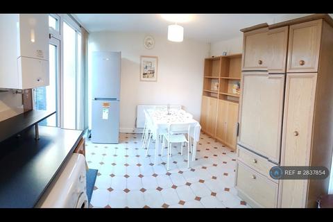 4 bedroom end of terrace house to rent, Hazel Grove, London, SE26