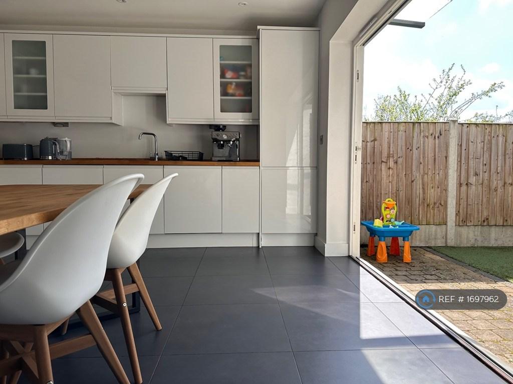 House in London - View 2