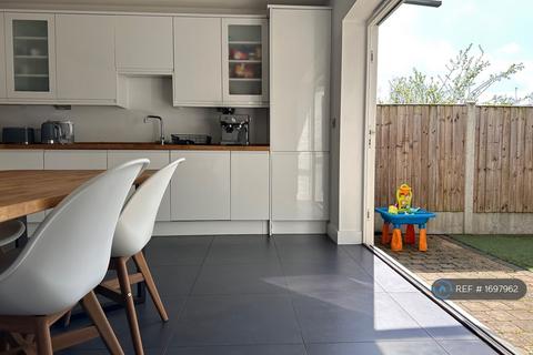 3 bedroom end of terrace house to rent, Richmond Mews, London, SE6