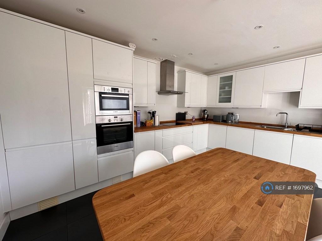 House in London - View 3