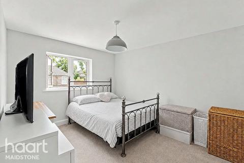 3 bedroom semi-detached house for sale, Hengist Drive, AYLESFORD