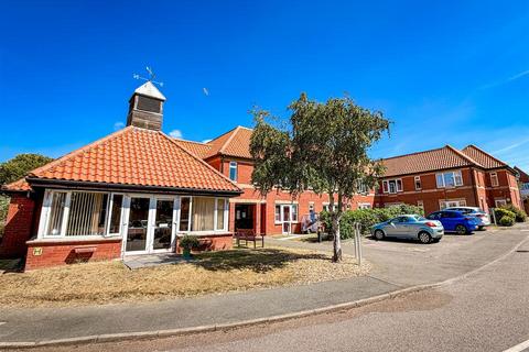 1 bedroom apartment for sale, Hall Crescent, Clacton-on-Sea CO15