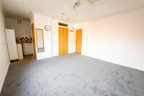 1 bedroom apartment for sale, Hall Crescent, Clacton-on-Sea CO15