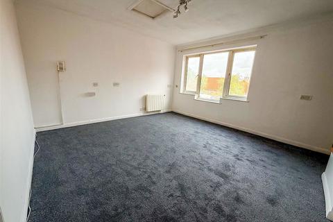 1 bedroom apartment for sale, Hall Crescent, Clacton-on-Sea CO15