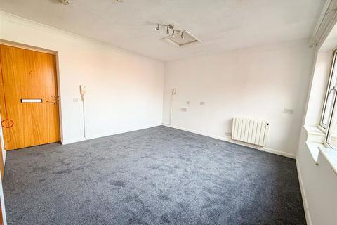 1 bedroom apartment for sale, Hall Crescent, Clacton-on-Sea CO15