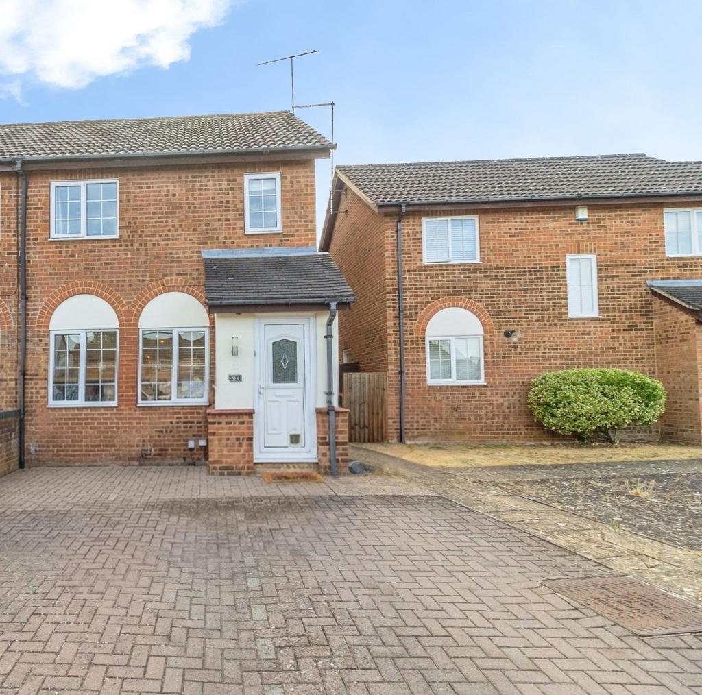Detached house exterior, driveway