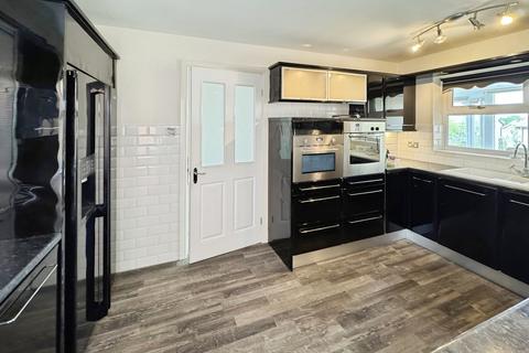 4 bedroom detached house for sale, Kenilworth Close, Mirfield, WF14