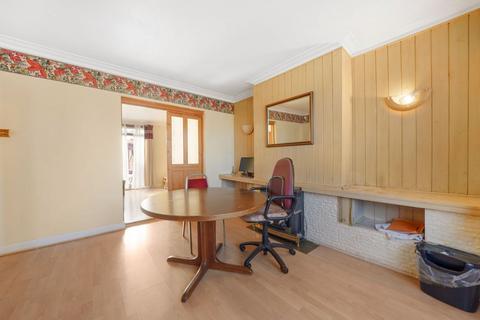 4 bedroom semi-detached house for sale, Pinner Park Gardens, Harrow HA2