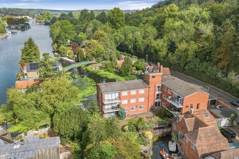 3 bedroom flat for sale, Wargrave Road, Henley-On-Thames RG9