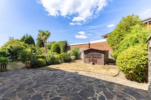 2 bedroom flat for sale, Gleneagles, Stanmore, HA7