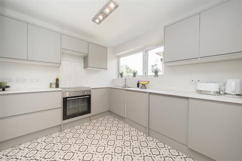 2 bedroom flat for sale, Tempsford Court, Harrow