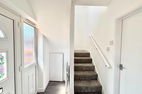 2 bedroom detached house to rent, Gerald Road, Salford M6