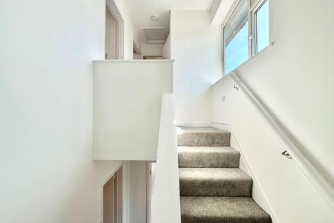 2 bedroom detached house to rent, Gerald Road, Salford M6