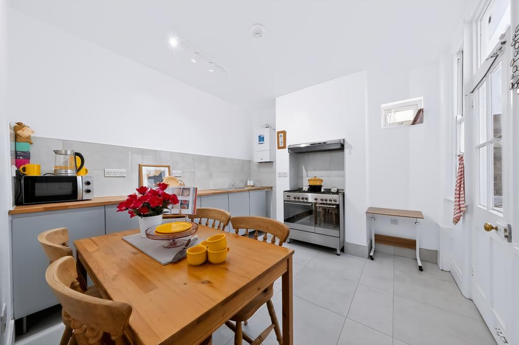 House in London, Thornton Heath - More
