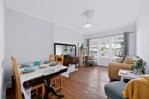 4 bedroom terraced house to rent, Brigstock Road, Thornton Heath CR7