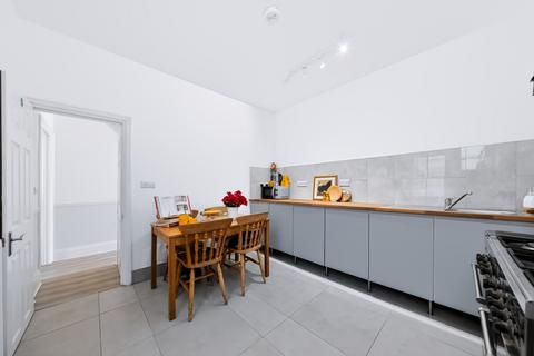 4 bedroom terraced house to rent, Brigstock Road, Thornton Heath CR7