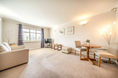 1 bedroom flat for sale, Staines Road East, Sunbury-On-Thames TW16