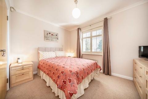 1 bedroom flat for sale, Staines Road East, Sunbury-On-Thames TW16