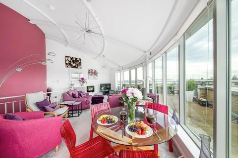 3 bedroom penthouse to rent, Leeman Road, York, YO26