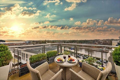 3 bedroom penthouse to rent, Leeman Road, York, YO26
