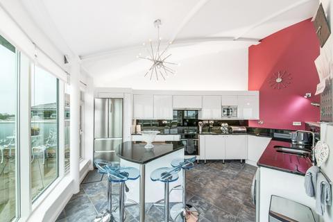 3 bedroom penthouse to rent, Leeman Road, York, YO26