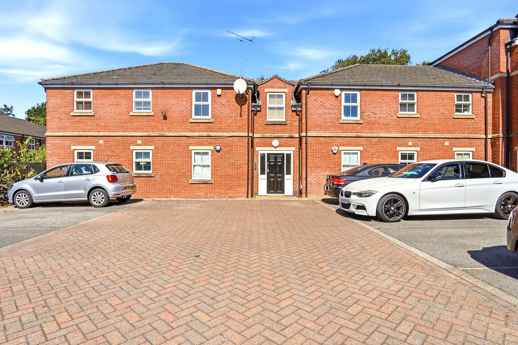 Detached house exterior, driveway