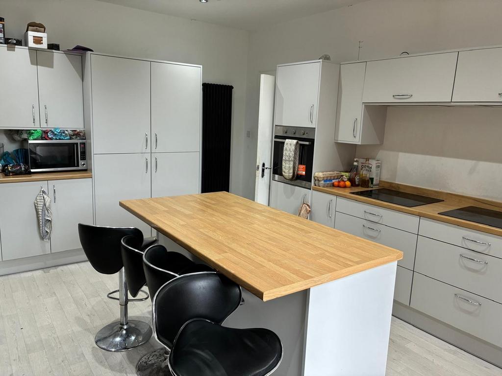 House in Leeds, West Yorkshire - View 2