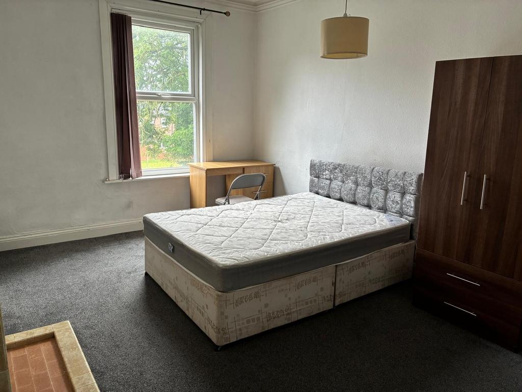 House in Leeds, West Yorkshire - View 3