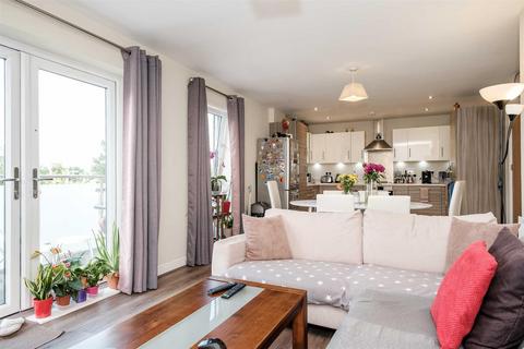3 bedroom penthouse to rent, Otter Way, West Drayton UB7