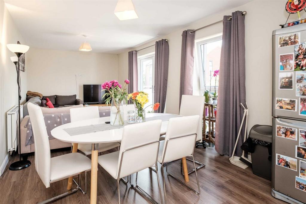 Apartment in West Drayton - View 4