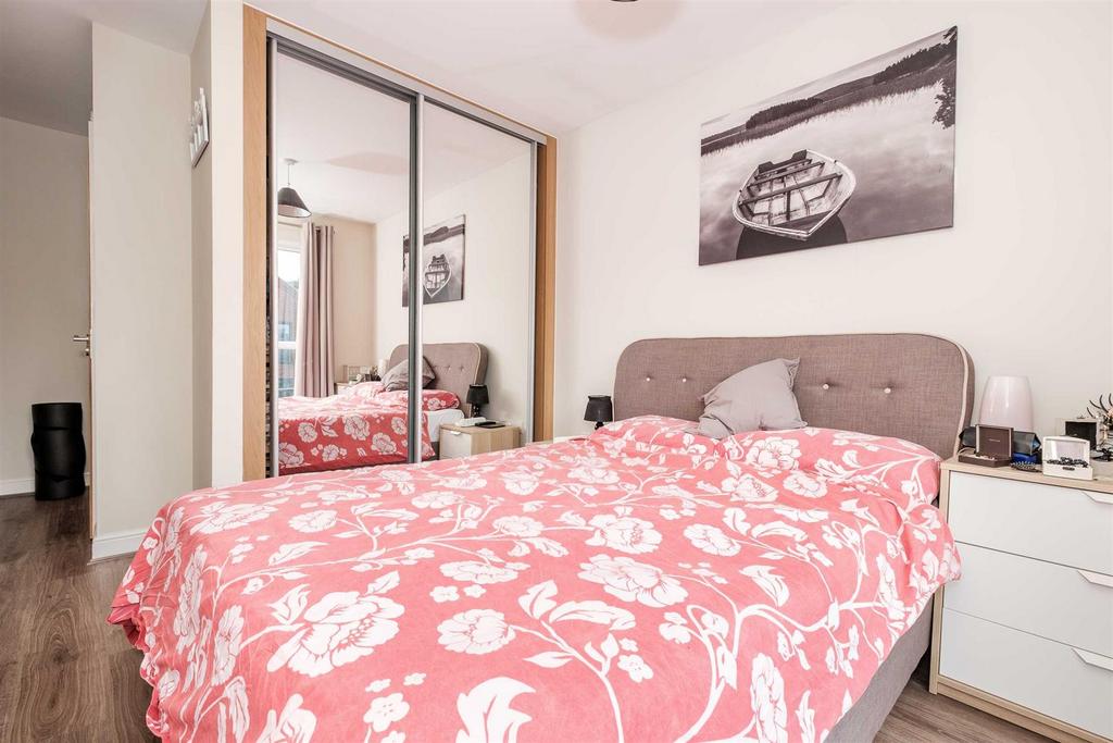 Apartment in West Drayton - More