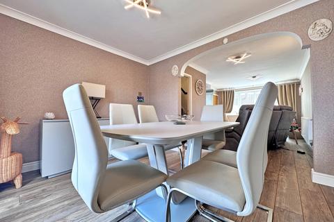 2 bedroom semi-detached bungalow for sale, Waterfield Close, FOXYARDS, TIPTON, DY4 8BB