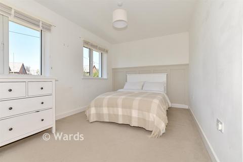 2 bedroom end of terrace house for sale, Harvey Drive, Faversham ME13