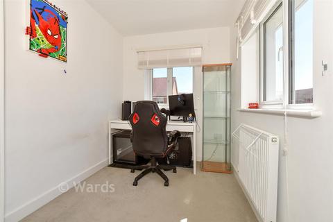 2 bedroom end of terrace house for sale, Harvey Drive, Faversham ME13