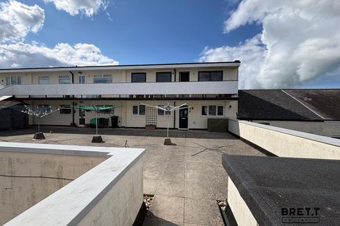 2 bedroom flat for sale, Haven Heights, Milford Haven, Pembrokeshire. SA73 2DN