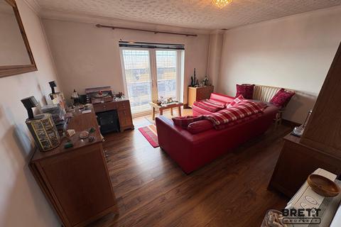 2 bedroom flat for sale, Haven Heights, Milford Haven, Pembrokeshire. SA73 2DN