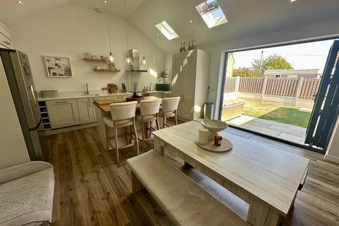 3 bedroom detached bungalow for sale, Lee Green, Mirfield