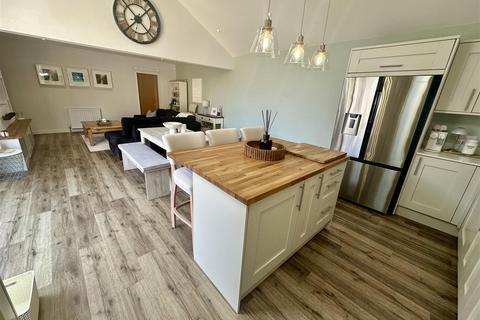 3 bedroom detached bungalow for sale, Lee Green, Mirfield