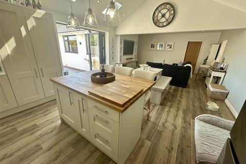 3 bedroom detached bungalow for sale, Lee Green, Mirfield
